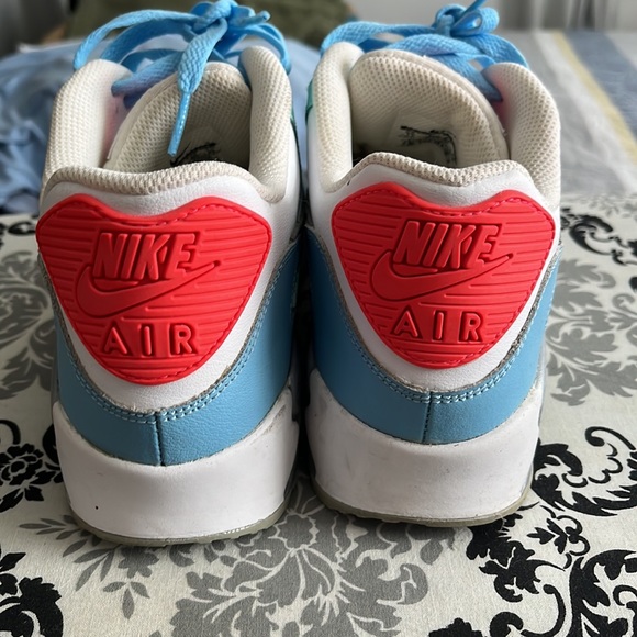 Air max 90 , size 7y - Picture 2 of 4